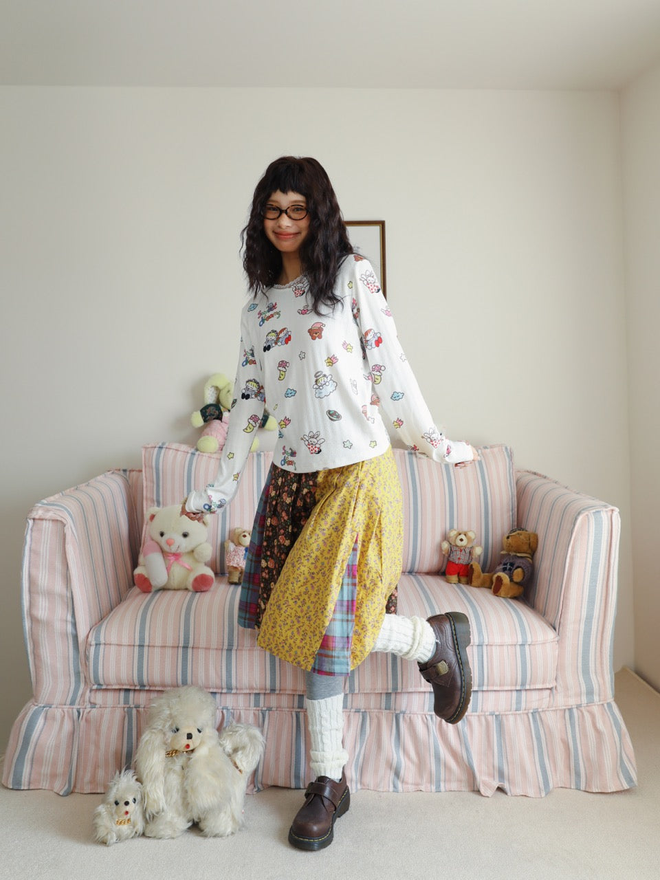 White base layer top with all-over print and lace trim